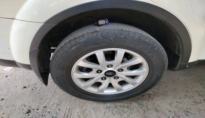 2018 Mahindra XUV500 W9, Diesel, Manual, 59,799 km, tyre