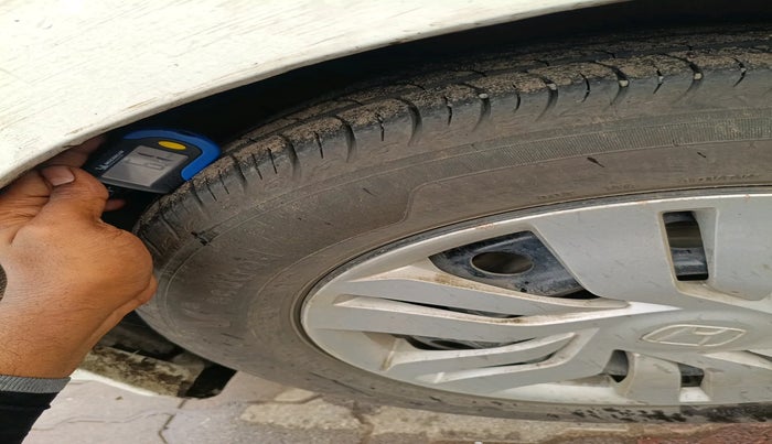 2016 Honda City 1.5L I-VTEC SV, Petrol, Manual, 2,22,902 km, tyre