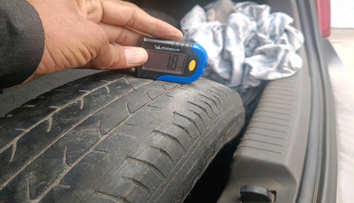 2013 Hyundai i10 MAGNA 1.1, Petrol, Manual, 1,13,923 km, tyre