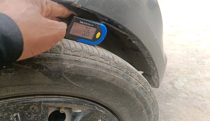 2013 Hyundai i10 MAGNA 1.1, Petrol, Manual, 1,13,923 km, tyre