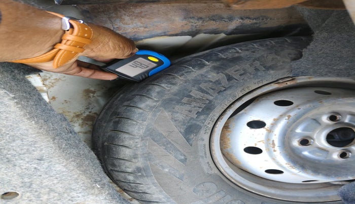 2010 Maruti Alto LX, Petrol, Manual, 1,33,200 km, tyre