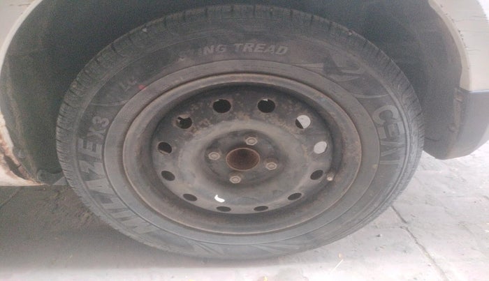 2014 Maruti Swift Dzire VDI, Diesel, Manual, 1,55,780 km, tyre