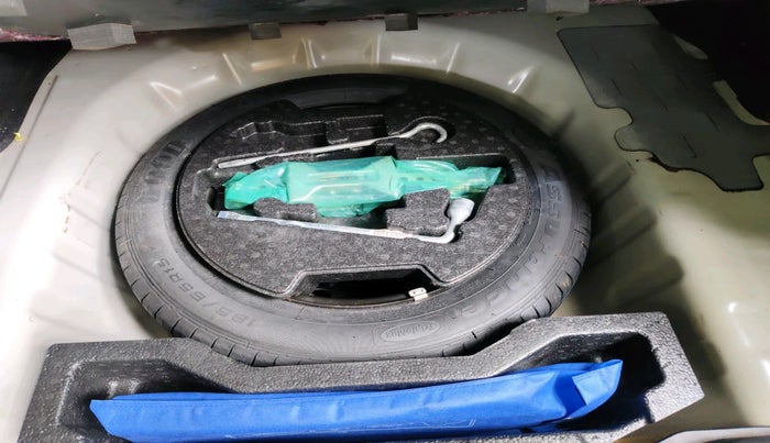 2016 Maruti Ciaz ZXI+, Petrol, Manual, 33,875 km, tyre