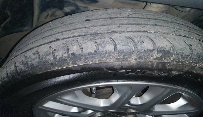 2018 Jeep Compass LIMITED (O) 2.0 DIESEL 4X4, Diesel, Manual, 2,09,599 km, tyre