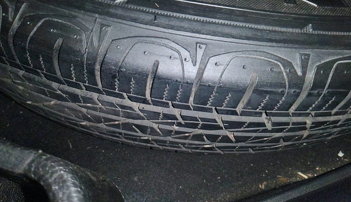 2018 Jeep Compass LIMITED (O) 2.0 DIESEL 4X4, Diesel, Manual, 2,09,599 km, tyre