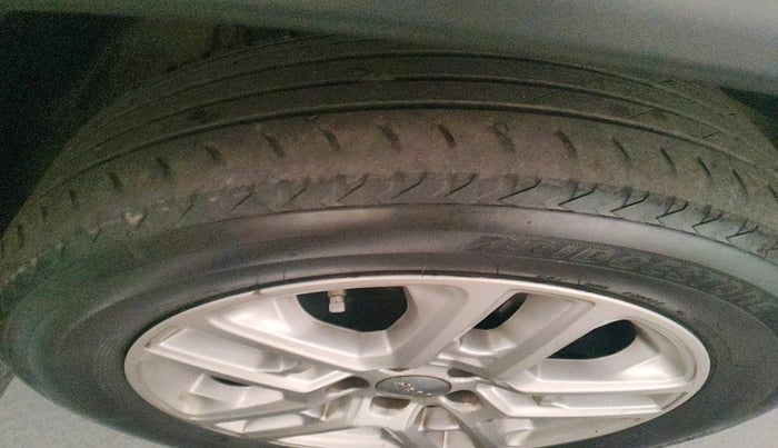 2018 Jeep Compass LIMITED (O) 2.0 DIESEL 4X4, Diesel, Manual, 2,09,599 km, tyre