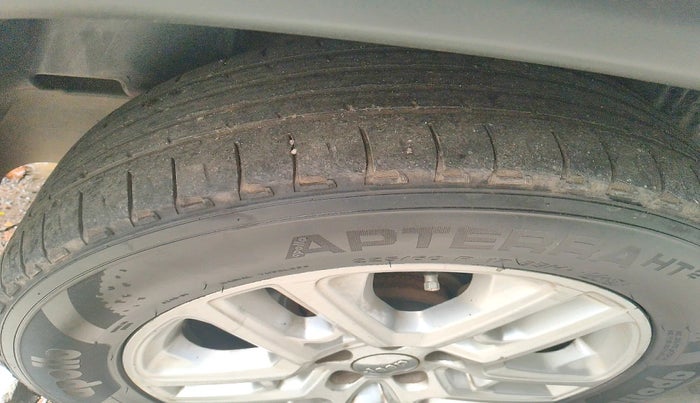 2018 Jeep Compass LIMITED (O) 2.0 DIESEL 4X4, Diesel, Manual, 2,09,599 km, tyre