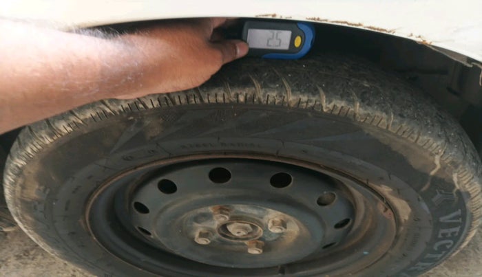 2011 Maruti A Star VXI (ABS) AT, Petrol, Automatic, 70,662 km, tyre