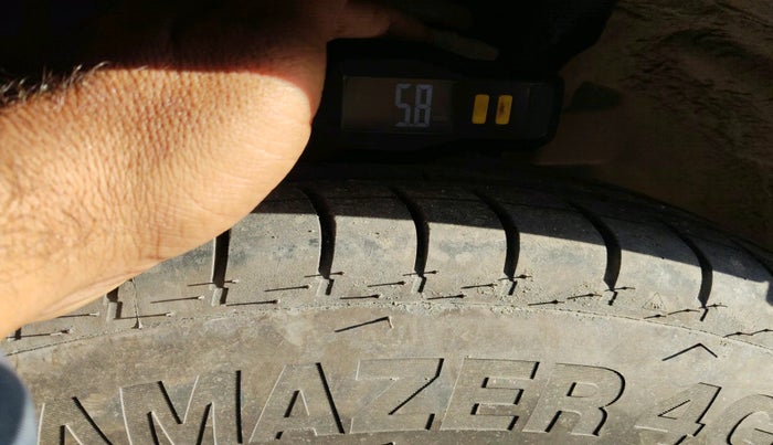 2010 Fiat Grand Punto EMOTION 1.3, Diesel, Manual, 1,05,801 km, tyre