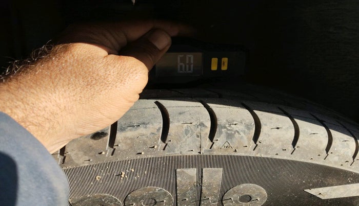 2010 Fiat Grand Punto EMOTION 1.3, Diesel, Manual, 1,05,801 km, tyre