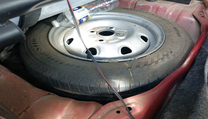 2015 Maruti Alto K10 LXI CNG, Petrol, Manual, 2,16,006 km, tyre