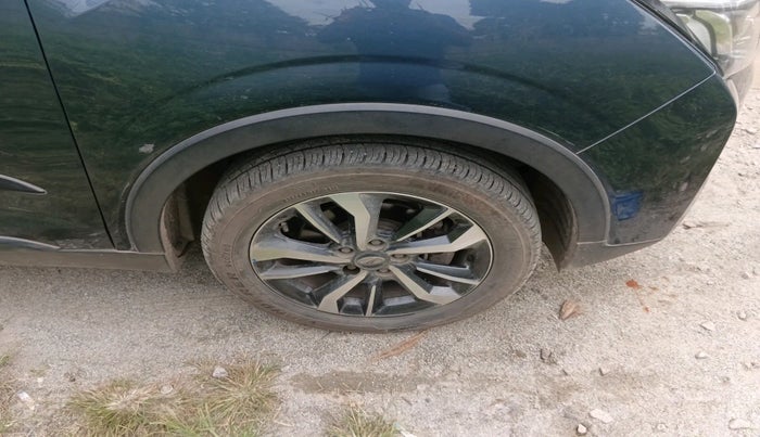 2021 Mahindra XUV300 W8 (O) 1.2 PETROL AMT, Petrol, Automatic, 23,094 km, tyre