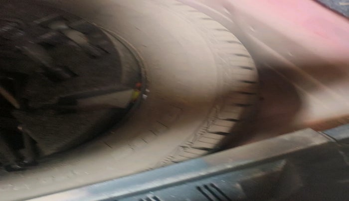 2019 Volkswagen Polo TRENDLINE 1.0L, Petrol, Manual, 47,155 km, tyre