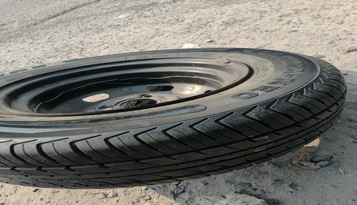 2016 Renault Kwid RXT 0.8, Petrol, Manual, 35,976 km, tyre