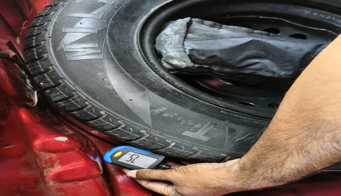 2021 Renault Kwid RXT 1.0 (O), Petrol, Manual, 23,355 km, tyre