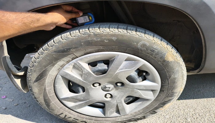 2021 Renault Kwid RXT 1.0 (O), Petrol, Manual, 23,355 km, tyre