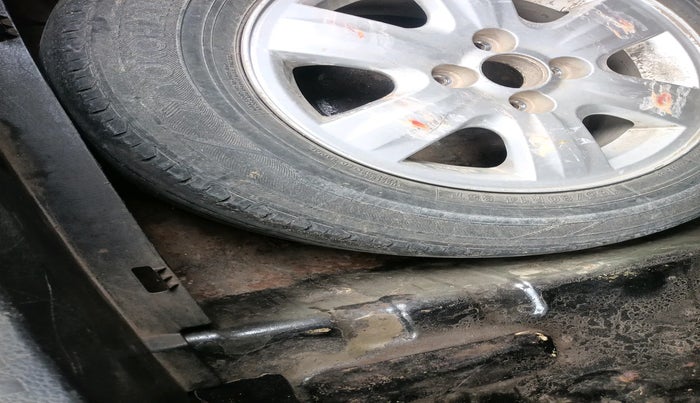 2011 Maruti Swift ZDI, Diesel, Manual, 1,40,901 km, tyre