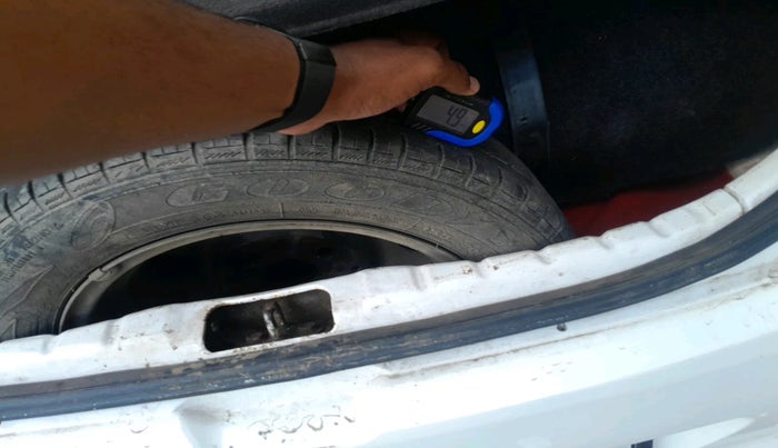 2012 Hyundai Eon MAGNA +, Petrol, Manual, 61,601 km, tyre