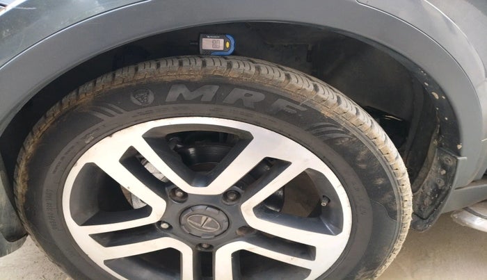 2017 Tata Hexa XTA 4X2 7 STR, Diesel, Automatic, 1,19,810 km, tyre