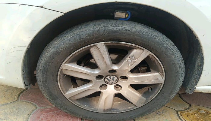 2011 Volkswagen Vento COMFORTLINE 1.6, Petrol, Manual, 91,862 km, tyre