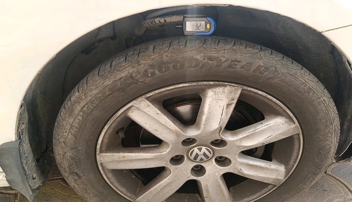 2011 Volkswagen Vento COMFORTLINE 1.6, Petrol, Manual, 91,862 km, tyre