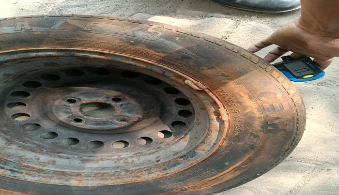 2013 Honda Amaze 1.2L I-VTEC S, Petrol, Manual, 1,79,530 km, tyre