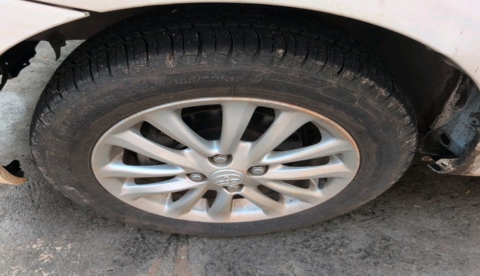 2015 Toyota Etios VX, Petrol, Manual, 1,69,373 km, tyre