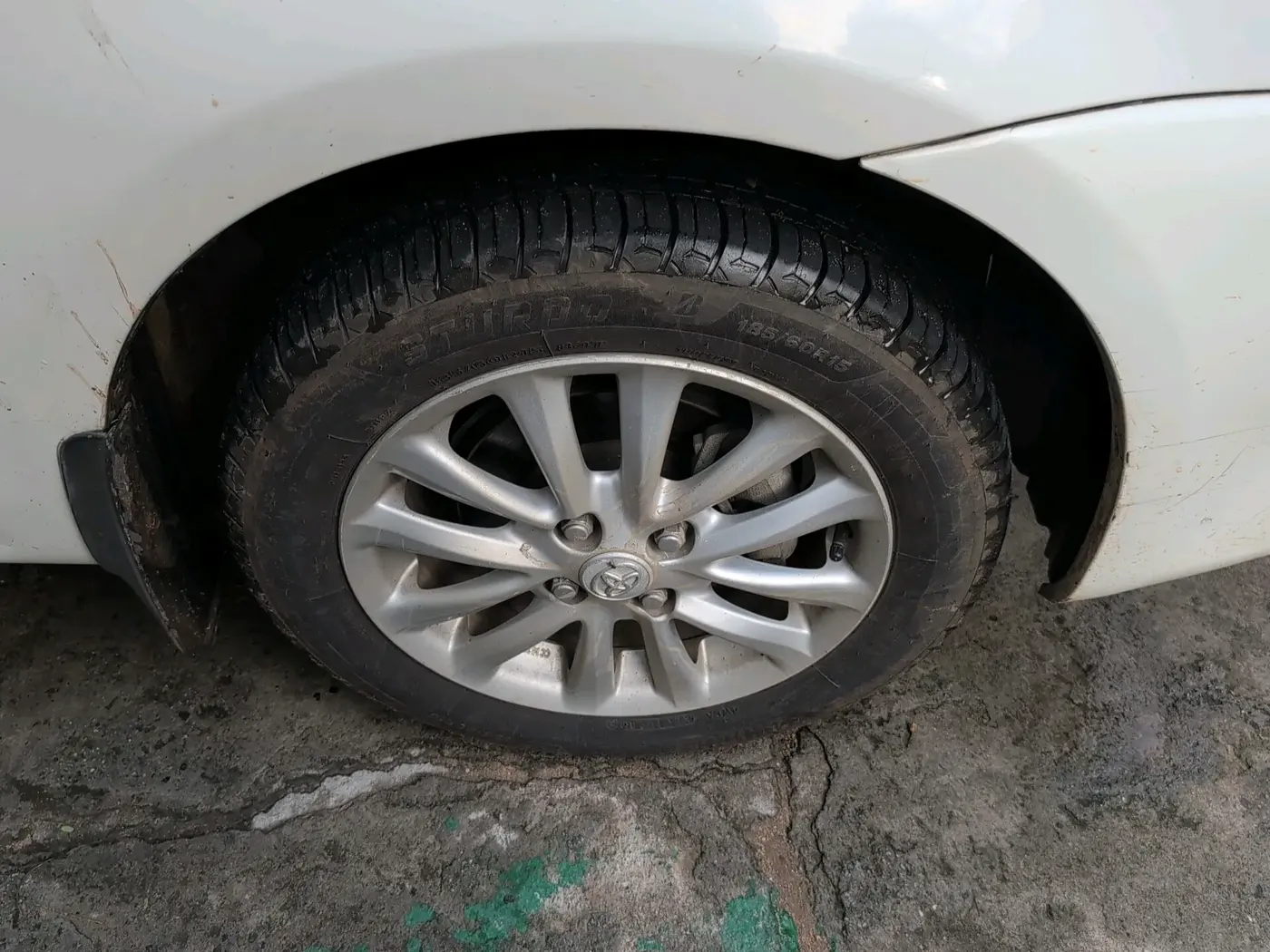 2015 Toyota Etios VX, Petrol, Manual, 1,69,373 km, tyre