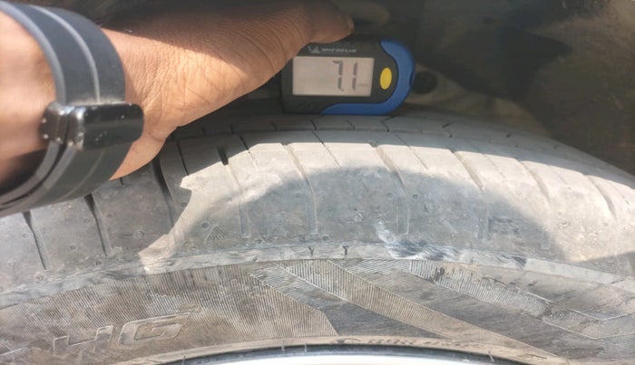 2019 Mahindra XUV300 W6 1.2 PETROL, Petrol, Manual, 59,488 km, tyre