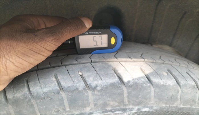 2019 Mahindra XUV300 W6 1.2 PETROL, Petrol, Manual, 59,488 km, tyre