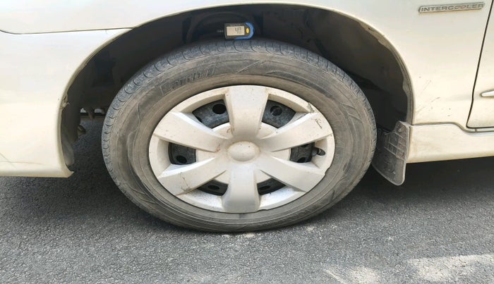 2014 Toyota Innova 2.5 GX 8 STR, Diesel, Manual, 2,03,247 km, tyre