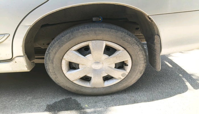 2014 Toyota Innova 2.5 GX 8 STR, Diesel, Manual, 2,03,247 km, tyre