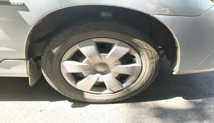 2014 Toyota Innova 2.5 GX 8 STR, Diesel, Manual, 2,03,247 km, tyre