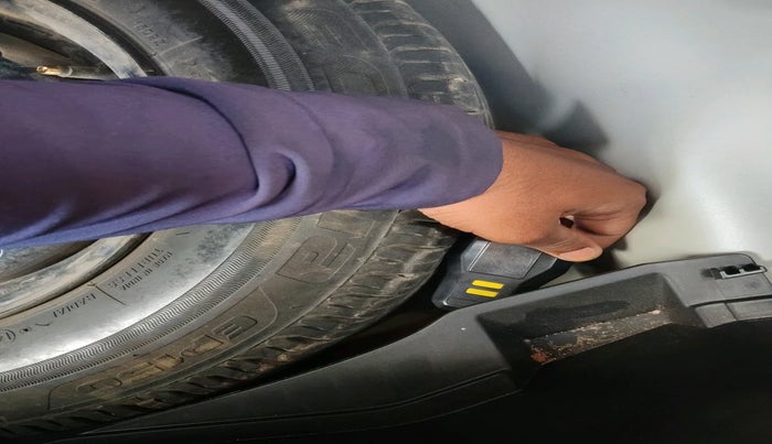 2024 Maruti Swift VXi, Petrol, Manual, 16,337 km, tyre