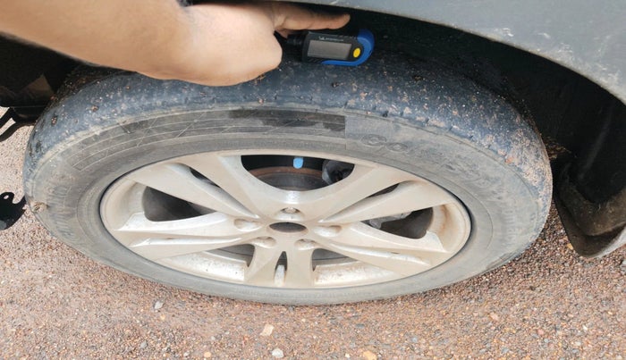 2012 Hyundai Santa Fe 2 WD, Diesel, Manual, 2,71,005 km, tyre