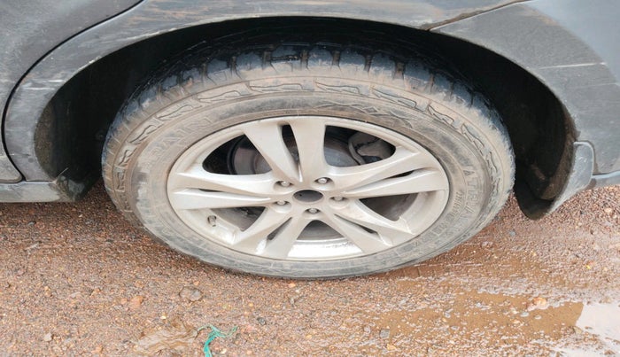 2012 Hyundai Santa Fe 2 WD, Diesel, Manual, 2,71,005 km, tyre