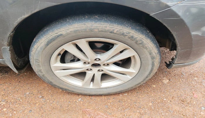 2012 Hyundai Santa Fe 2 WD, Diesel, Manual, 2,71,005 km, tyre