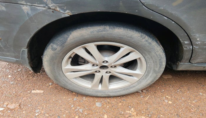 2012 Hyundai Santa Fe 2 WD, Diesel, Manual, 2,71,005 km, tyre