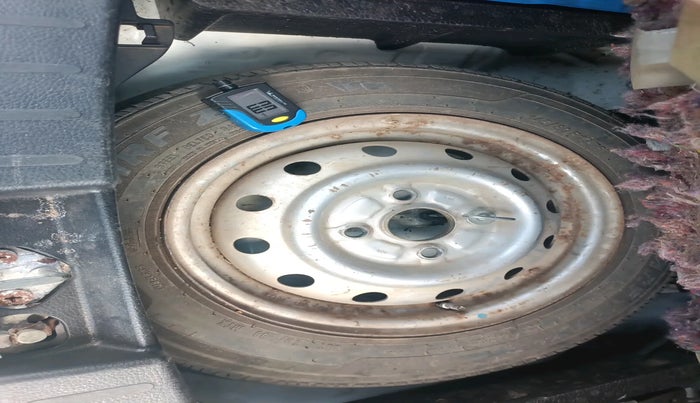 2017 Maruti Wagon R 1.0 LXI, Petrol, Manual, 71,352 km, tyre