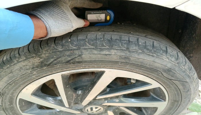 2017 Volkswagen Polo COMFORTLINE 1.2L, Petrol, Manual, 96,005 km, tyre