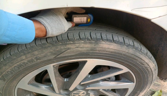 2017 Volkswagen Polo COMFORTLINE 1.2L, Petrol, Manual, 96,005 km, tyre