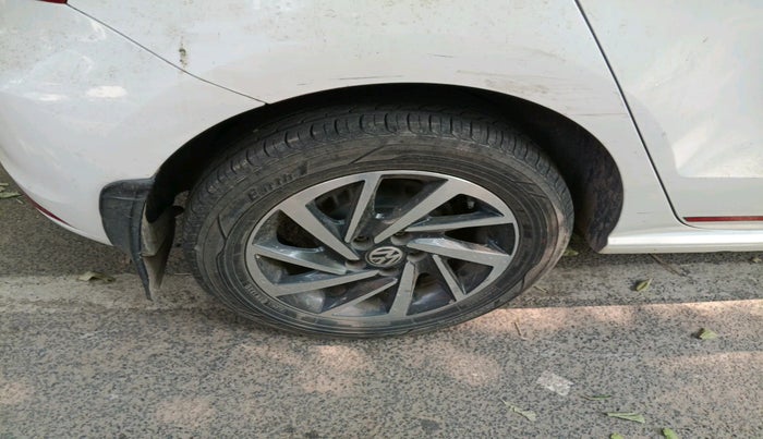 2017 Volkswagen Polo COMFORTLINE 1.2L, Petrol, Manual, 96,005 km, tyre