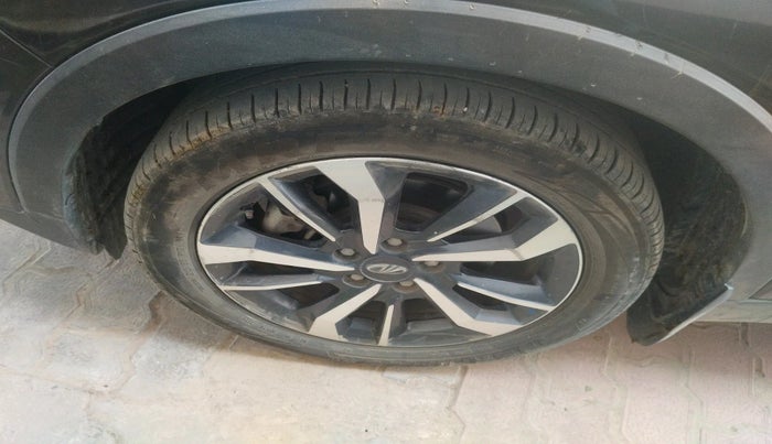 2021 Mahindra XUV300 W8 (O) 1.5 DIESEL, Diesel, Manual, 1,17,641 km, tyre