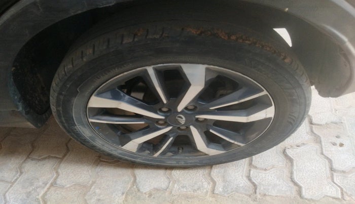 2021 Mahindra XUV300 W8 (O) 1.5 DIESEL, Diesel, Manual, 1,17,641 km, tyre