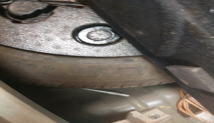 2021 Mahindra XUV300 W8 (O) 1.5 DIESEL, Diesel, Manual, 1,17,641 km, tyre