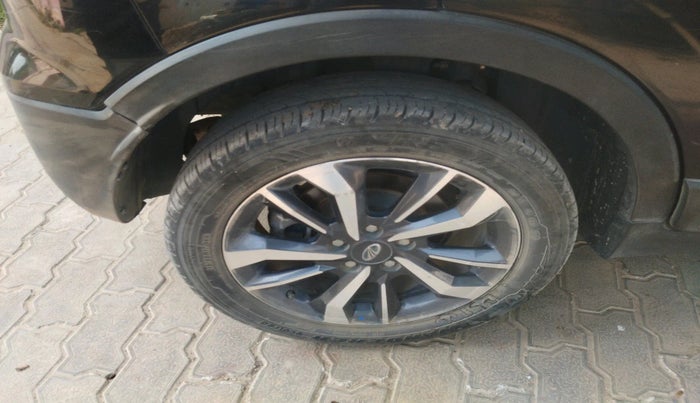 2021 Mahindra XUV300 W8 (O) 1.5 DIESEL, Diesel, Manual, 1,17,641 km, tyre