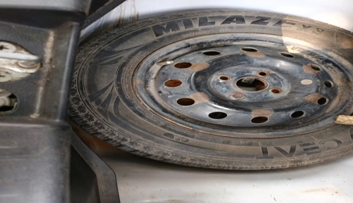 2013 Maruti Swift VXI, Petrol, Manual, 67,185 km, tyre