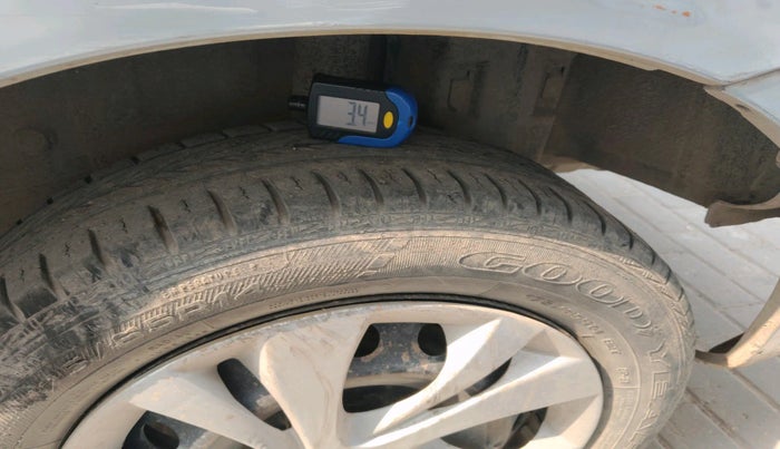 2013 Toyota Etios G, Petrol, Manual, 1,61,969 km, tyre