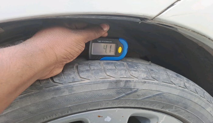 2017 Maruti Baleno ALPHA PETROL 1.2, Petrol, Manual, 12,12,162 km, tyre