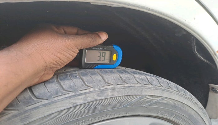 2017 Maruti Baleno ALPHA PETROL 1.2, Petrol, Manual, 12,12,162 km, tyre